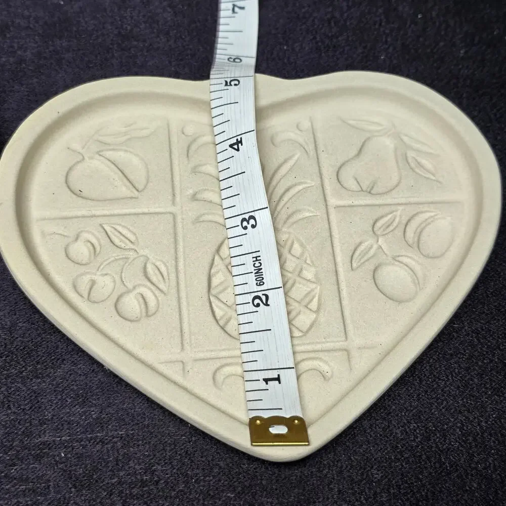 The Pampered Chef Family Heritage Hospitality & Table Heart Clay Cookie Mold